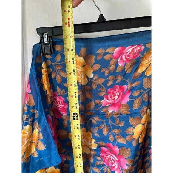 Colorful Flowers scarf - Picture 4 of 6